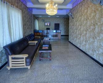 Hotel Mayura International - Hassan - Lobby
