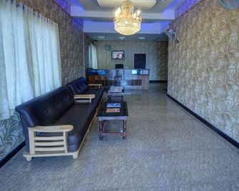Hotel Mayura International - Hassan - Lobby