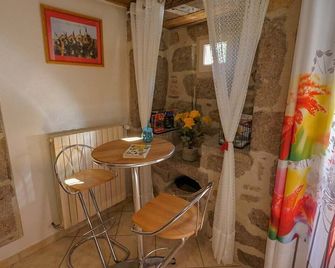 Gites de france 11 personnes au teil - Albaret-Sainte-Marie