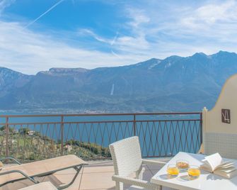 Village Hotel Lucia - Tremosine - Balkón