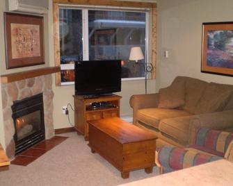 Studio suite located in the heart of Whistler village - Whistler - Living room