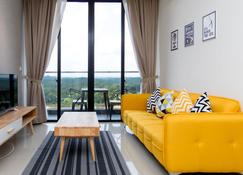 D Pristine Family Suite By Holi - Nusajaya - Living room