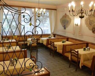 Double room with shower, toilet - Adlerhof, pension - Salzburgo - Restaurante