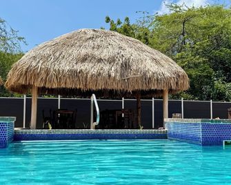 Vacation home with hotel service in sunny garden with pool, close to beach - Oranjestad - Pool
