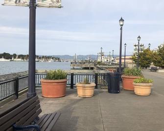 Recently renovated centrally located in Eureka - Eureka - Balcón