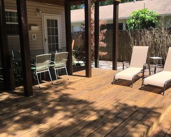 Private ground floor apt with a huge deck - Oldsmar - Patio