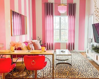 Dolly's Delight - Boutique Bliss Mins From Broadway - Nashville - Living room