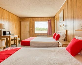 OYO Hotel Breckenridge Tx Hubbard Creek Lake - Breckenridge - Bedroom