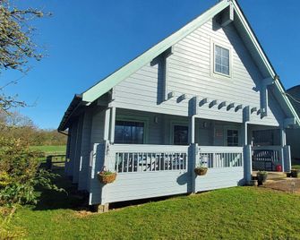Orchard Lodge - Wellington - Building