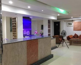 Hotel Crown - Rājshāhi - Front desk