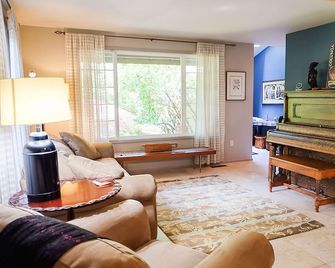 Foodies Kitchen, Peaceful, Green, Comfiest Beds, Close to everything - Олімпія - Вітальня