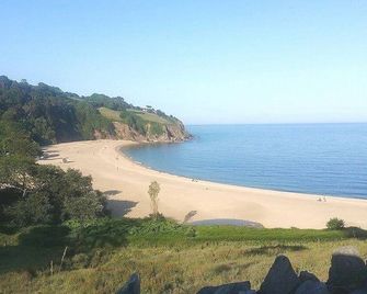 Leafy Corner Chalet. 2 bedroom 4 person Chalet - Dartmouth - Plage