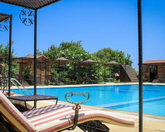 Lapida Garden Hotel - Kyrenia - Pool