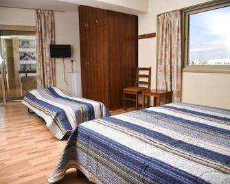 Elysso Hotel - לרנקה - חדר שינה