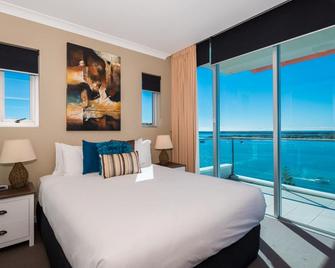 Silvershore Apartments on the Broadwater - Biggera Waters - Bedroom