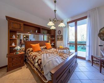 Poggio San Michele 2 by Wonderful Italy - Gardone Riviera - Bedroom