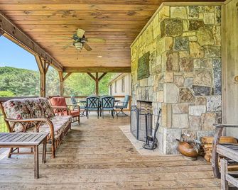 Gorgeous Private Retreat on the Jackson River - Covington - Patio