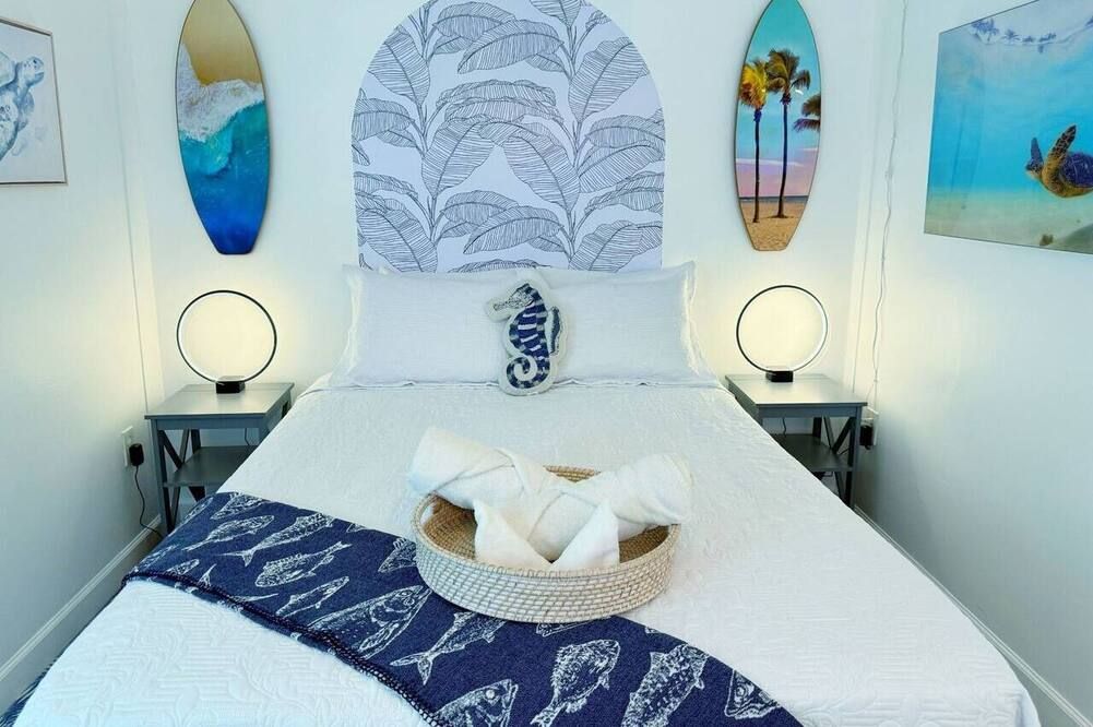 Sunrise Motel - Treasure Island