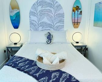 Sunrise Motel - Treasure Island - Bedroom