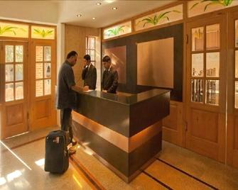 Four Seasons Resort - Srinagar - Front desk