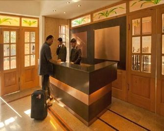 Four Seasons Resort - סרינגאר - דלפק קבלה