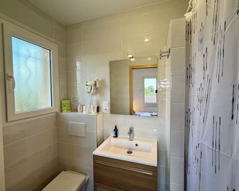 Chambres D'hôtes Gite Grange Debout - Beynost - Salle de bain