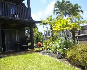 Relaxing Studio Condo Getaway, Minutes From Black Sand Beach Newly Renovated - Pahala - Patio