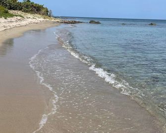 5 bedroom Villa with pool, 5 min walk to the beach - Westbury - Beach