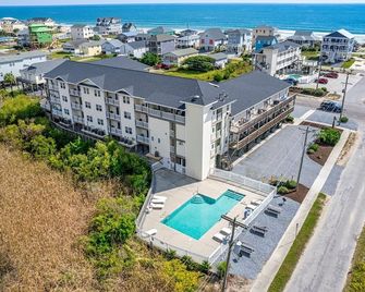 Unit 105D at Tiffany's Motel - Surf City - Edificio