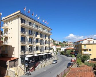 Piccolo Hotel - Diano Marina - Bâtiment