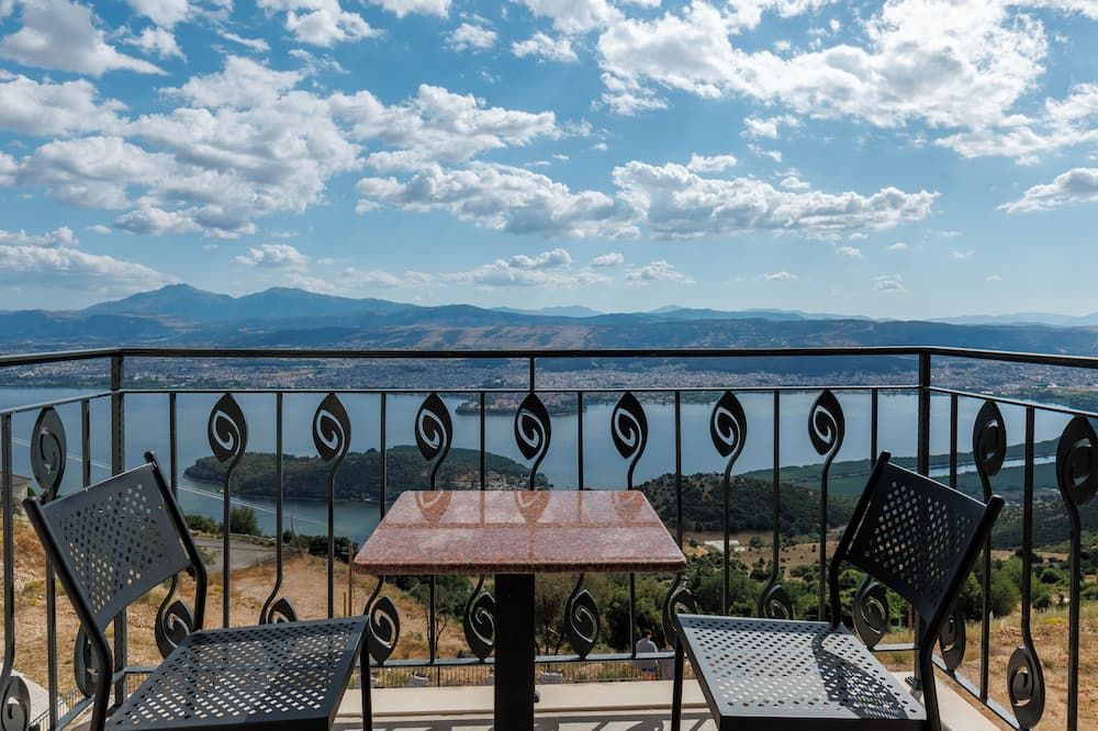 ذا فيو - أونينا - شرفة