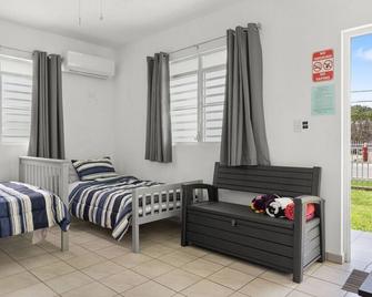 The Tiny Salty Box Studio - Rincon - Habitación