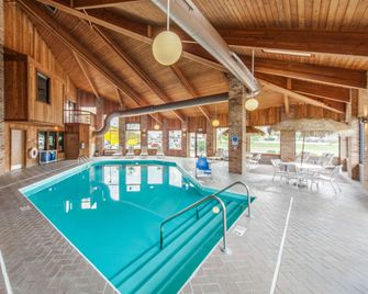 Quality Inn Decatur near US-224 - Decatur - Pool