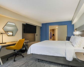 Holiday Inn Express Burlington by IHG - Burlington - Schlafzimmer