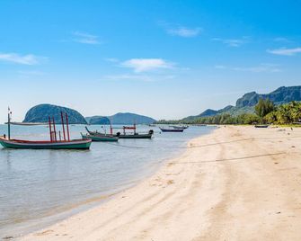 The Beach Village Resort - Sam Roi Yot - Beach