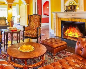 Apple Tree Inn - Lenox - Lounge