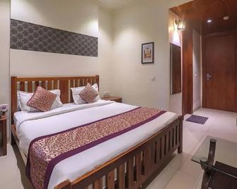 The Vrindwoods Hotel - Vrindavan - Bedroom