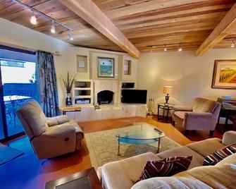 Charming Tubac Villa located within Tubac Golf Resort - Tubac - Living room