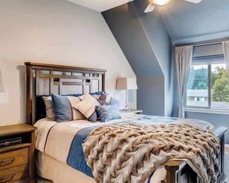 Charming Family Home with Cozy Retreat - Denver