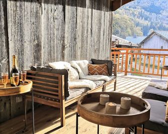 Chez Léon Jacuzzi et sauna - Samoëns - Balcon