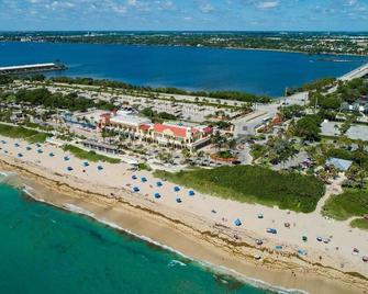 M Lake Worth Beach - Modern Villas Near West Palm Beach, Chic Retro Vibes, King Bed, Cozy Backyard, Bbq, Workspace, High-Speed Internet, Free Parking, 5 Minutes To Downtown & Beach - Lake Worth - Beach
