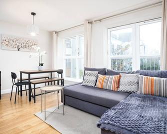 Chic 2BR in Temple Bar-5 min walk to Dublin Castle - Dublín - Sala de estar