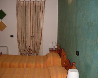 Albergo Quattro Pini - Pozzolengo - Camera da letto