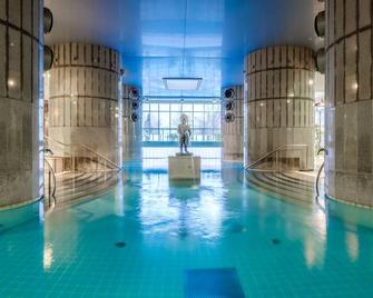 Tallink Spa and Conference Hotel - ทาลลินน์ - สระว่ายน้ำ