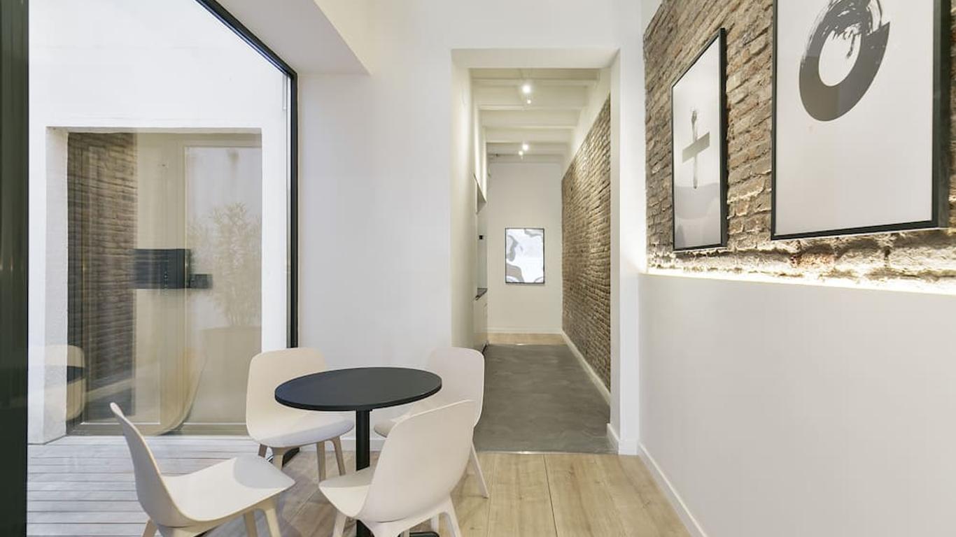 Arte Suites by Olala Homes