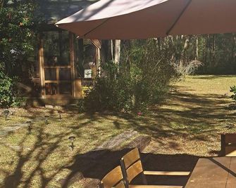 Peaceful 2.5 acres setting in horse country - sit back and relax - Brooksville - Binnenhof