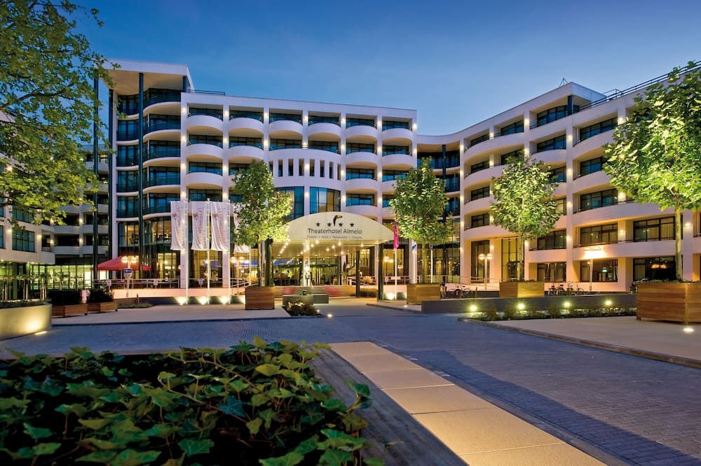 فان دير فالك ثييتر هوتل ألميلو