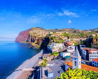 Sea Breeze House - in front of the beach - Câmara de Lobos - Extérieur