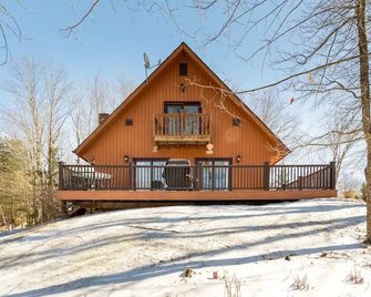 Bluebird Manor on the Water, 2 Acres & Amenities - Liberty - Bâtiment