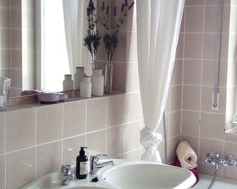 Centrally located penthouse apartment overlooking Aller and Old Town - Celle - Bany